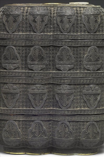 剔黑嵌玉三層套盒