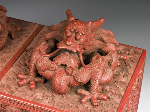 剔紅雲龍紋長方匣