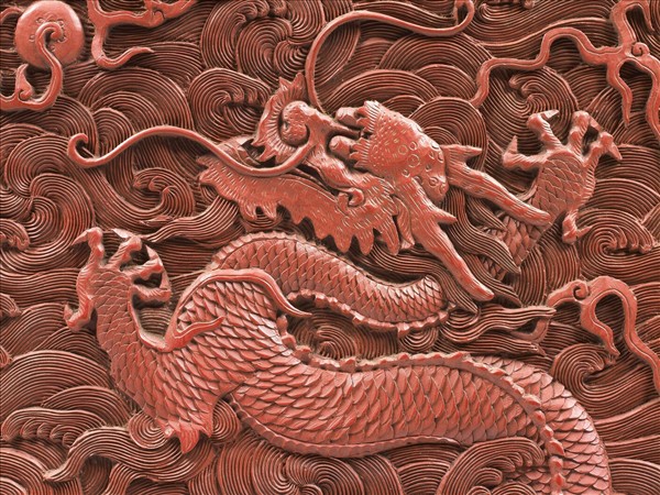 剔紅雲龍紋長方匣