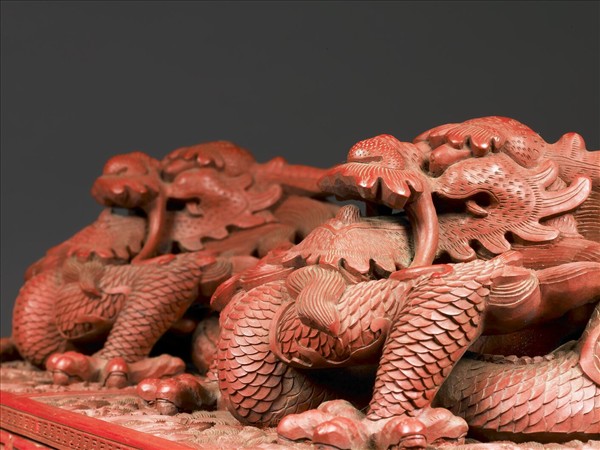 剔紅雲龍紋長方匣