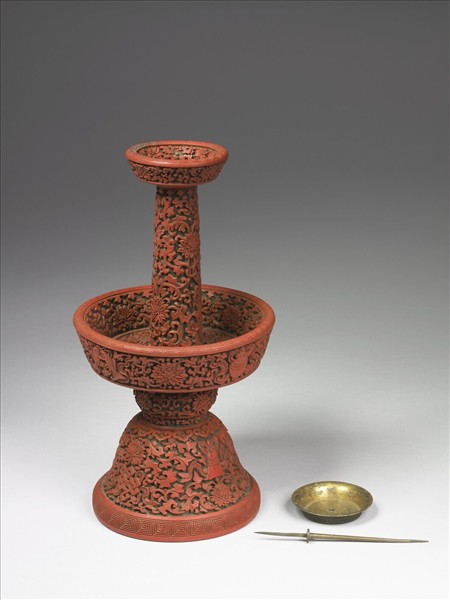 剔紅八寶番蓮紋燭台