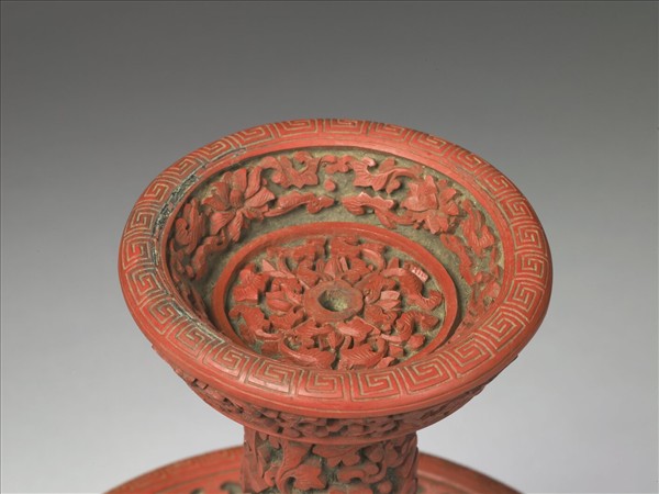 剔紅八寶番蓮紋燭台