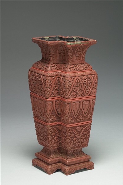 剔紅方勝式四截瓶