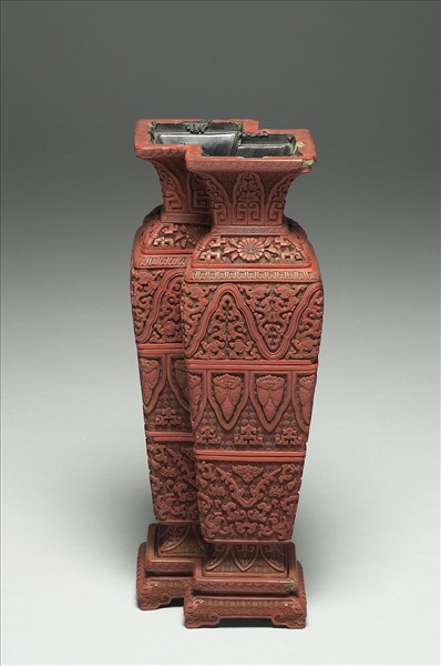 剔紅方勝式四截瓶