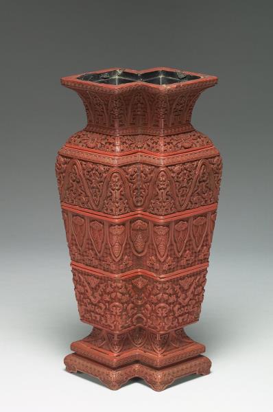 剔紅方勝式四截瓶