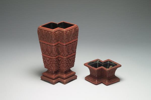 剔紅方勝式四截瓶