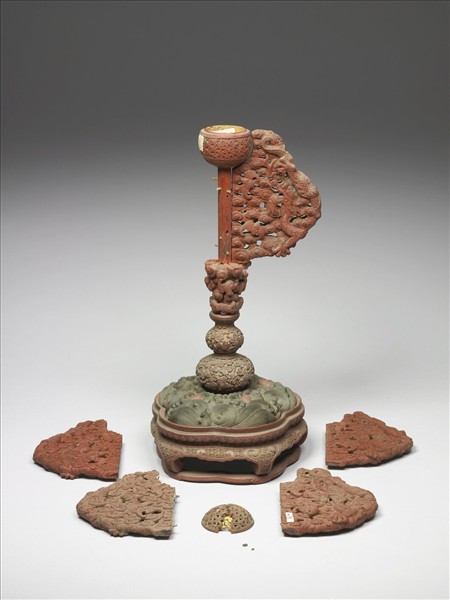 剔彩雲龍紋冠架