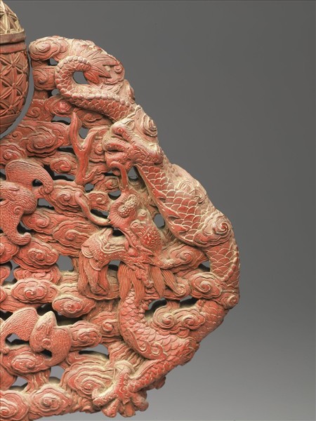 剔彩雲龍紋冠架