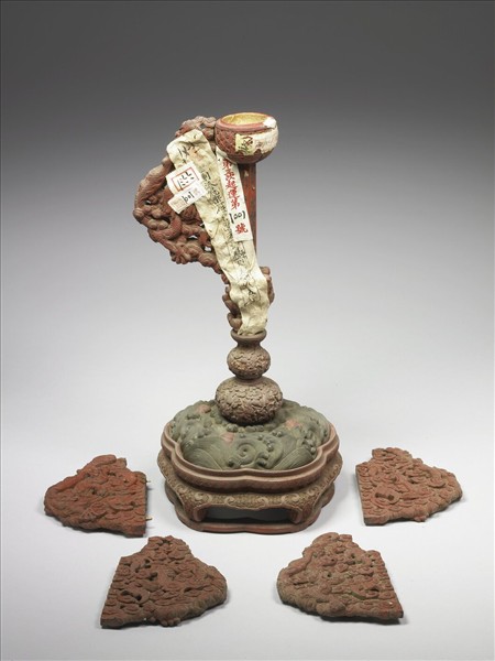 剔彩雲龍紋冠架