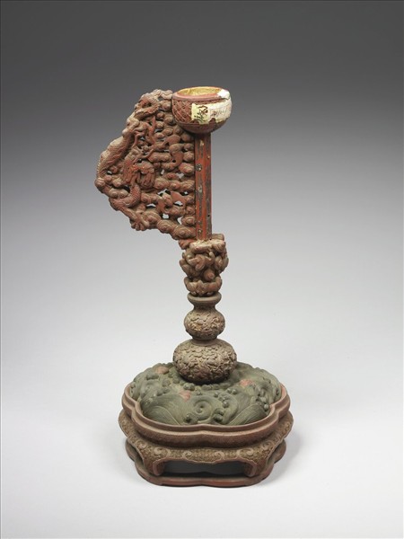 剔彩雲龍紋冠架