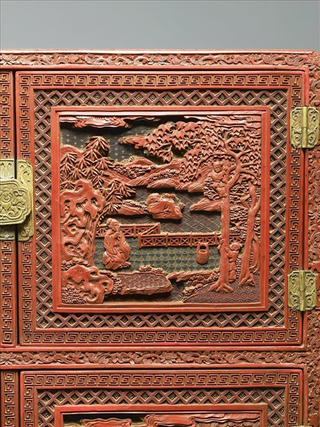 剔彩山水人物方櫃