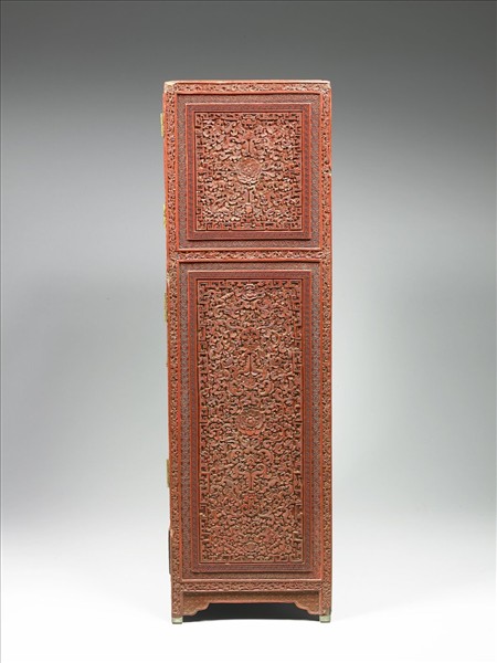 剔彩山水人物方櫃