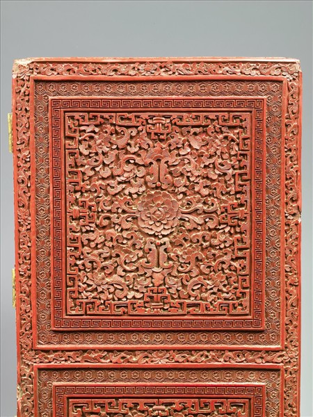 剔彩山水人物方櫃