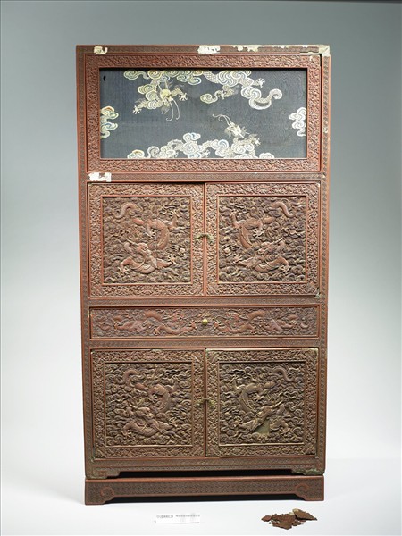 剔紅雲龍紋長方櫃