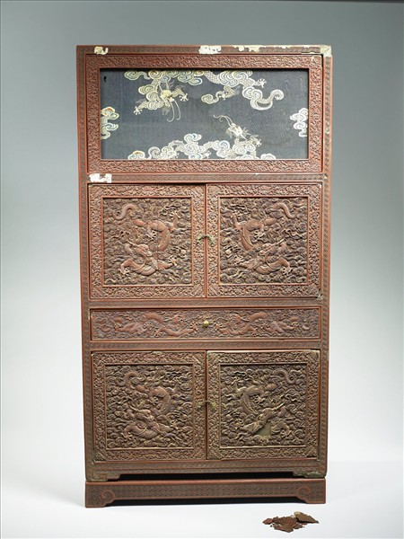 剔紅雲龍紋長方櫃