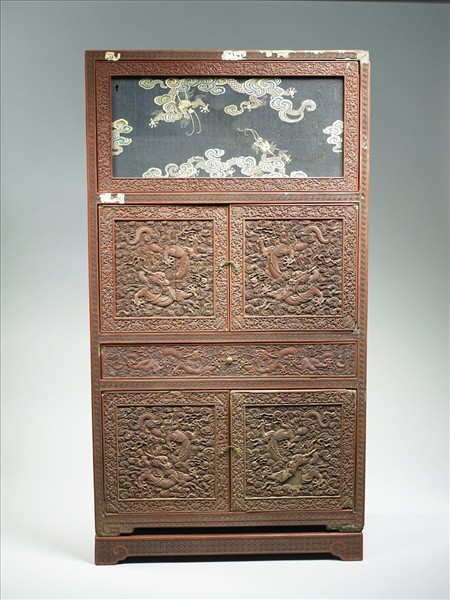 剔紅雲龍紋長方櫃