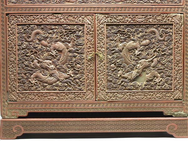 剔紅雲龍紋長方櫃