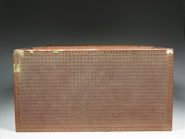 剔紅雲龍紋長方櫃