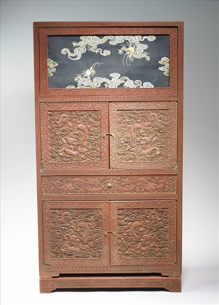 剔紅雲龍紋長方櫃