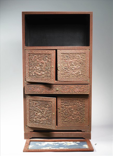 剔紅雲龍紋長方櫃