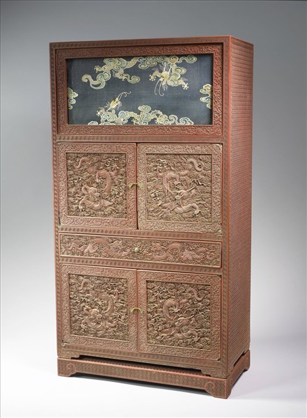 剔紅雲龍紋長方櫃