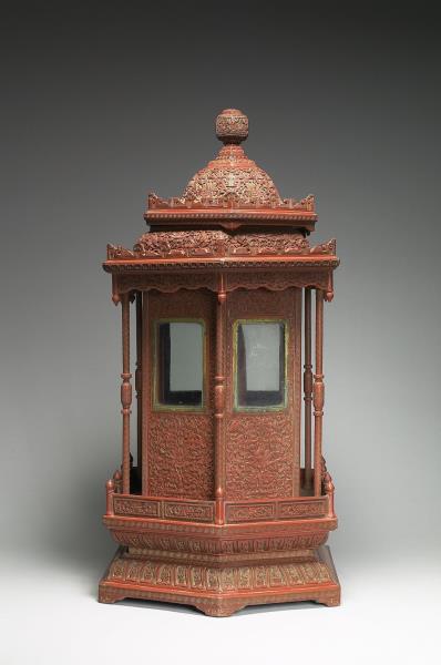 剔紅漢式亭閣形龕-內供木雕金漆無量壽佛