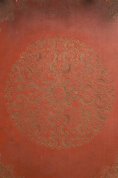 剔紅漢式亭閣形龕-內供木雕金漆無量壽佛