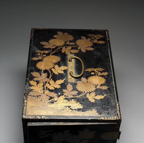 蒔繪秋菊紋漆盒