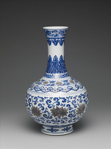 青花釉裏紅番蓮紋瓶