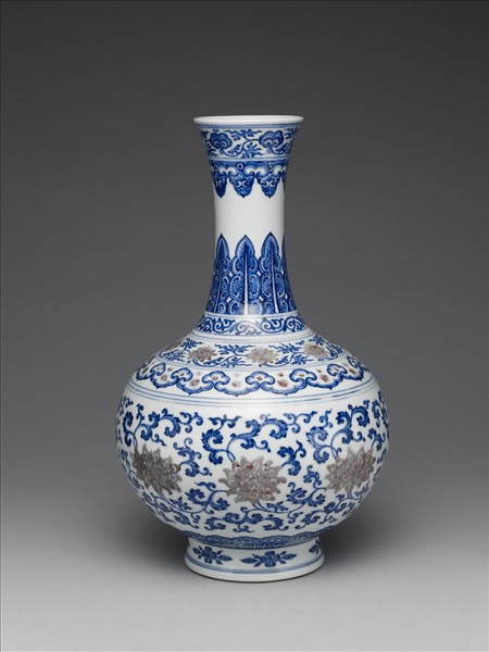 青花釉裏紅番蓮紋瓶