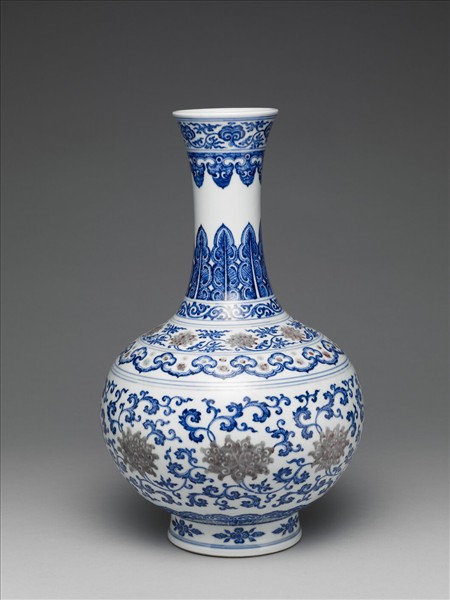 青花釉裏紅番蓮紋瓶