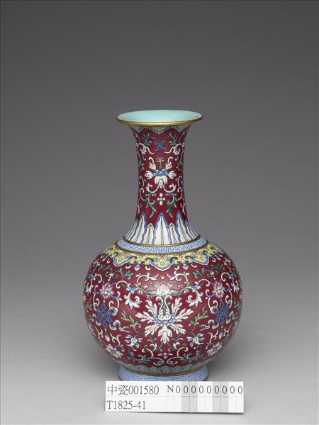 洋彩紫地番蓮紋瓶