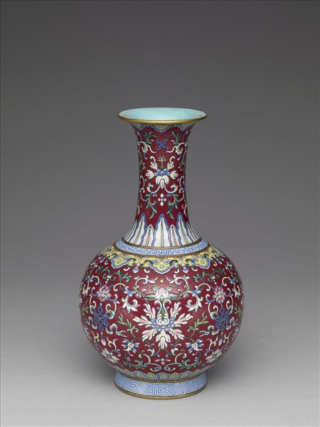 洋彩紫地番蓮紋瓶