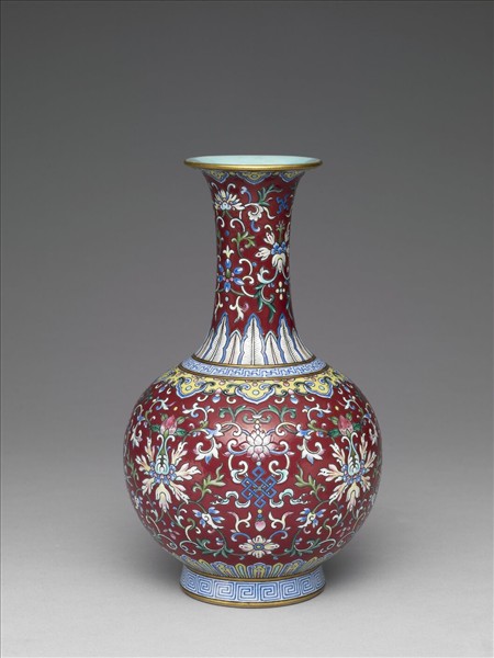 洋彩紫地番蓮紋瓶