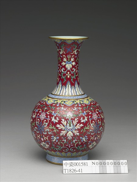 洋彩紫地番蓮紋瓶