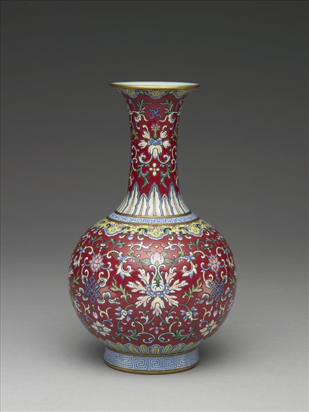 洋彩紫地番蓮紋瓶