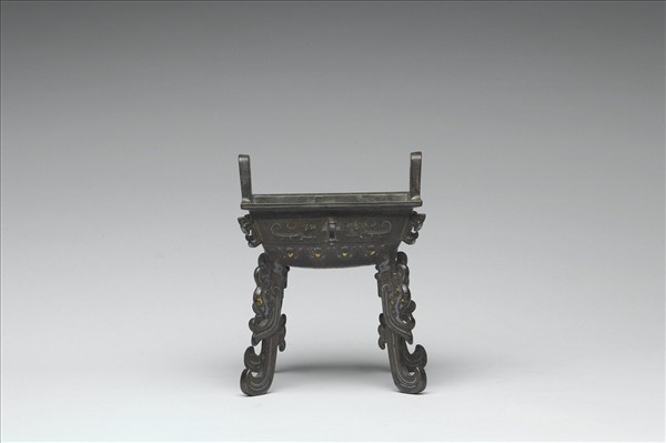 嵌金銀夔紋扁足方鼎