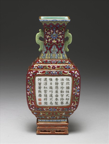 洋彩紅地花卉紋御製詩雙耳四方轎瓶