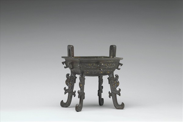 嵌金銀夔紋扁足方鼎