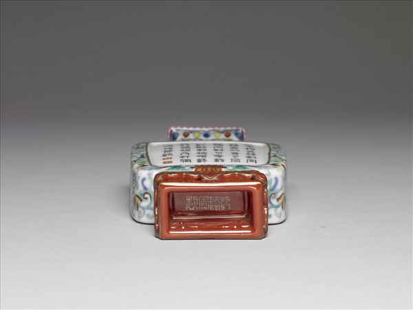 五彩花卉紋御製詩雙耳四方轎瓶