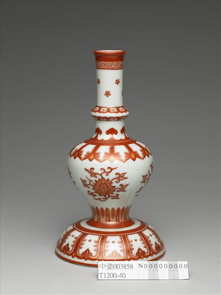 白瓷紅彩蓮紋甘露瓶