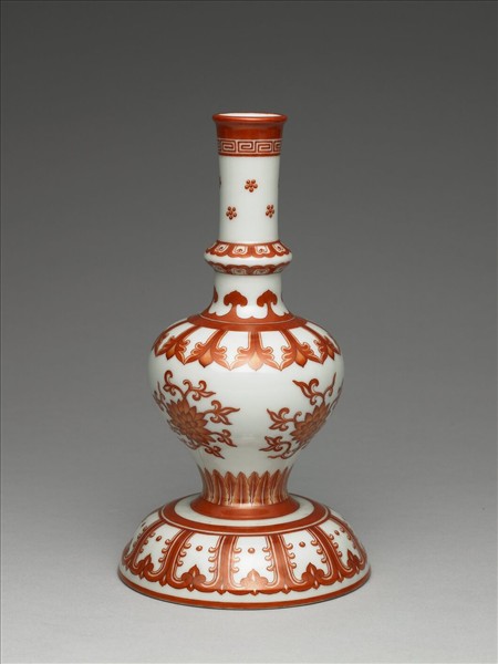 白瓷紅彩蓮紋甘露瓶