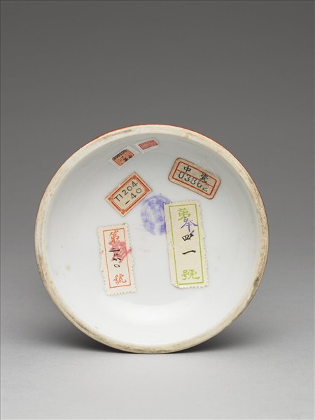 白瓷紅彩蓮紋甘露瓶