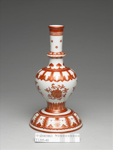 白瓷紅彩蓮紋甘露瓶