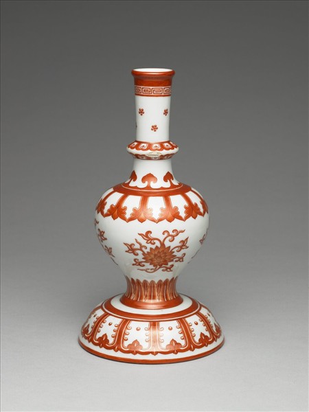 白瓷紅彩蓮紋甘露瓶