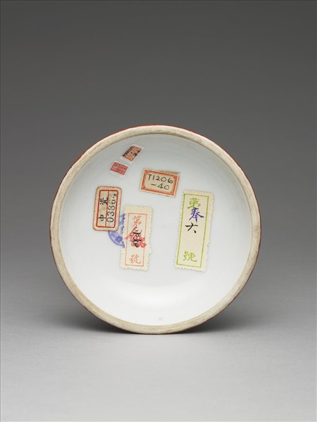 白瓷紅彩蓮紋甘露瓶