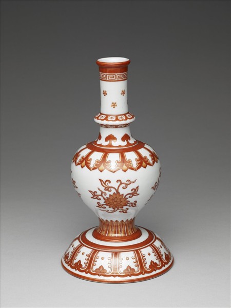 白瓷紅彩蓮紋甘露瓶