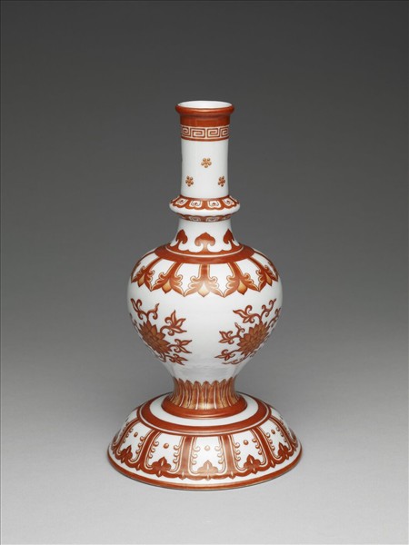白瓷紅彩蓮紋甘露瓶