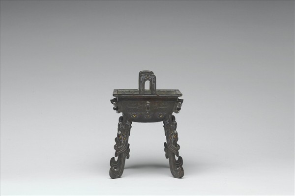 嵌金銀夔紋扁足方鼎