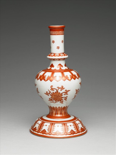 白瓷紅彩蓮紋甘露瓶